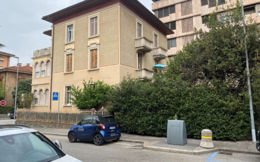 OFFERTA TERMINATA – PALAZZINA A CASSARATE DEGLI ANNI ‘40 – ID 21521