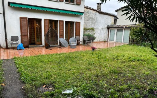 OFFERTA TERMINATA – CASA CON GIARDINO A BISSONE – ID 22984